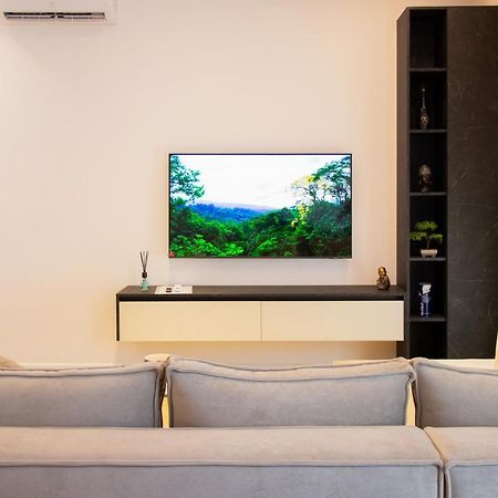Bed and Breakfast Luxury Rooftop 23 Tirana Exterior foto