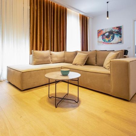 Bed and Breakfast Luxury Rooftop 23 Tirana Exterior foto