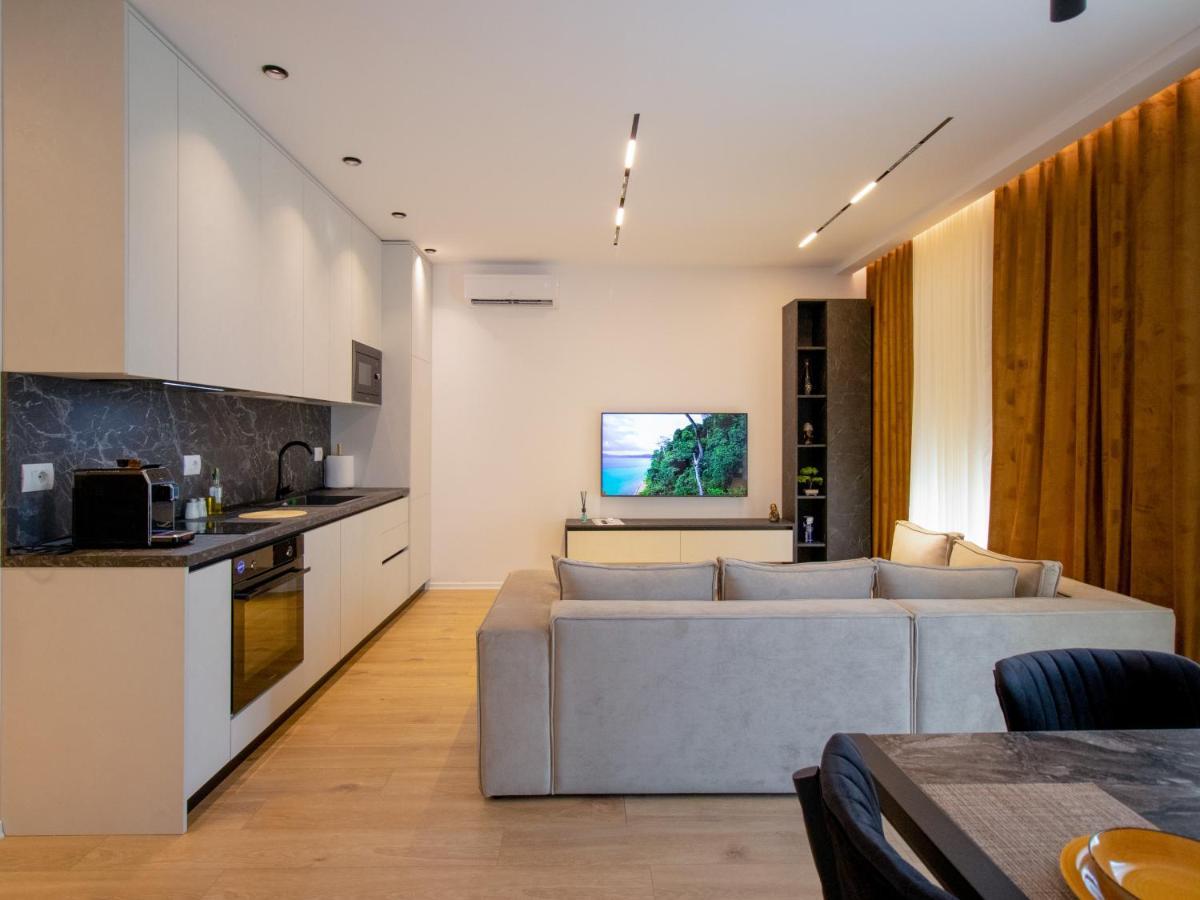 Bed and Breakfast Luxury Rooftop 23 Tirana Exterior foto
