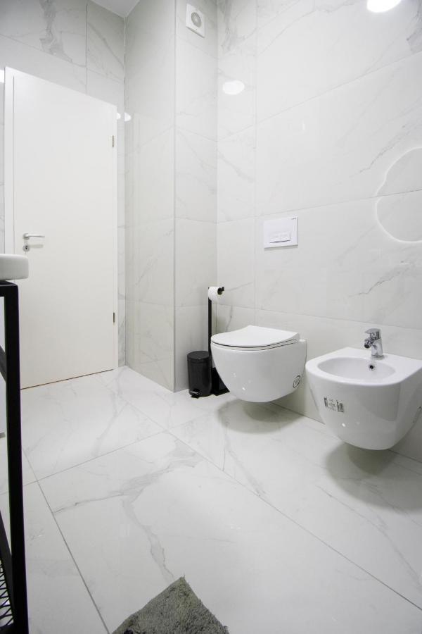 Bed and Breakfast Luxury Rooftop 23 Tirana Exterior foto