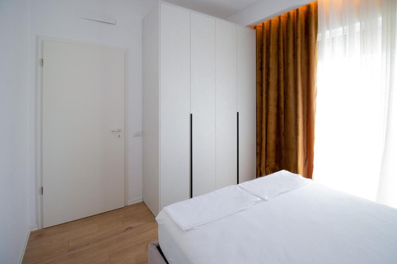 Bed and Breakfast Luxury Rooftop 23 Tirana Exterior foto