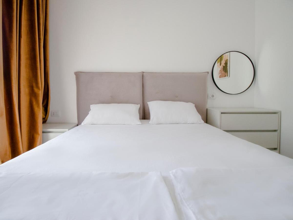Bed and Breakfast Luxury Rooftop 23 Tirana Exterior foto