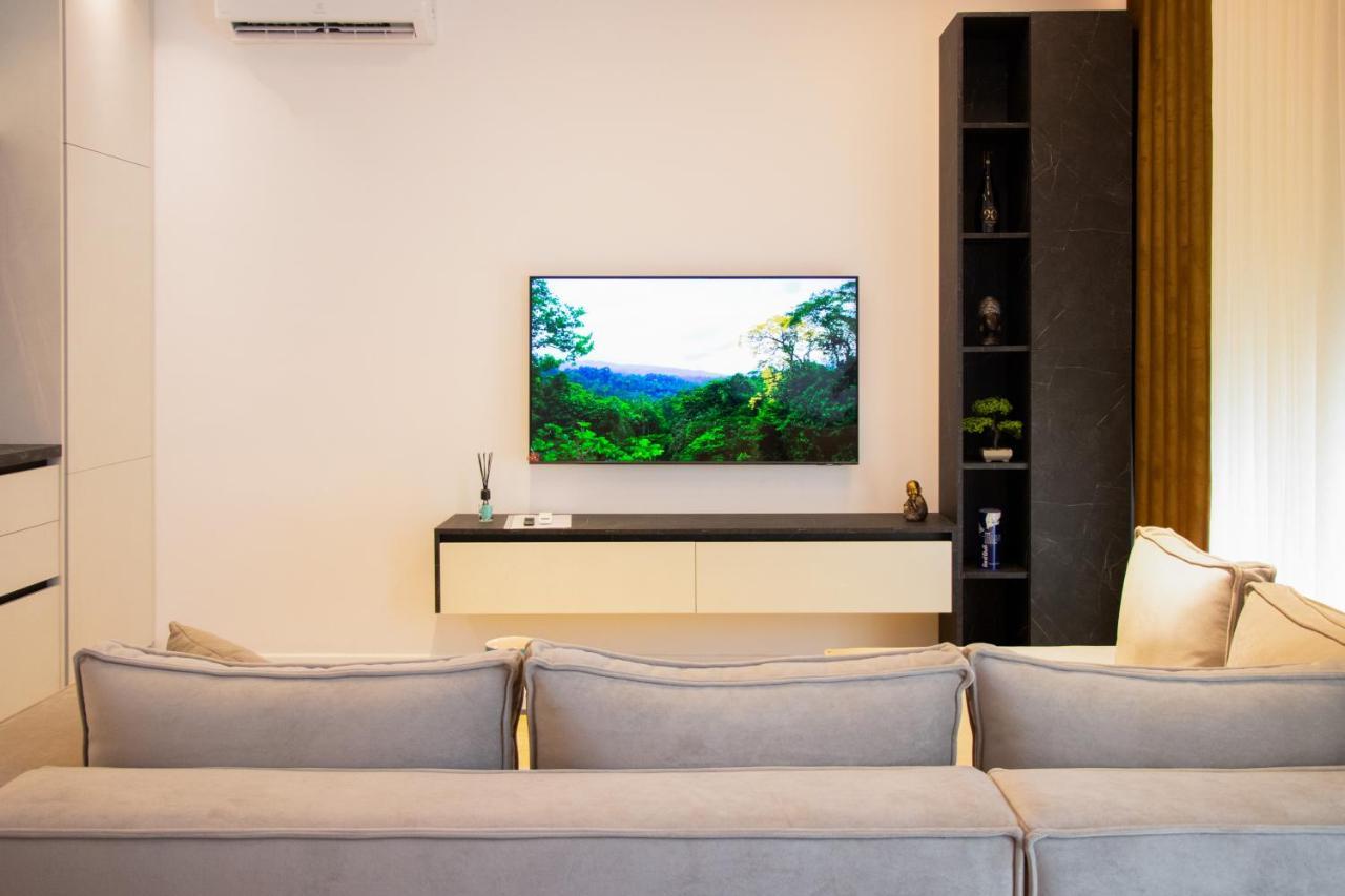 Bed and Breakfast Luxury Rooftop 23 Tirana Exterior foto