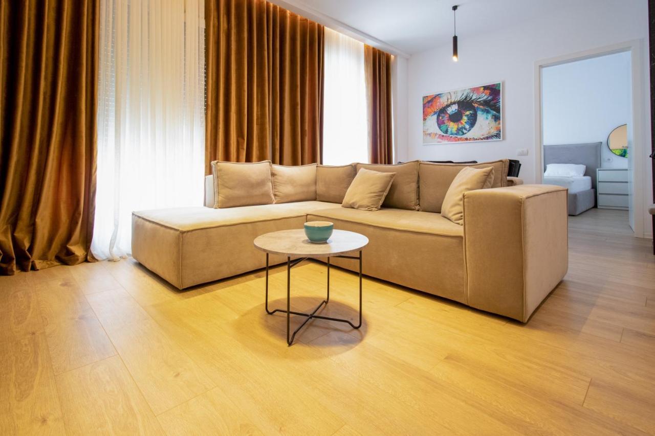 Bed and Breakfast Luxury Rooftop 23 Tirana Exterior foto