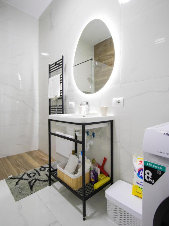 Bed and Breakfast Luxury Rooftop 23 Tirana Exterior foto
